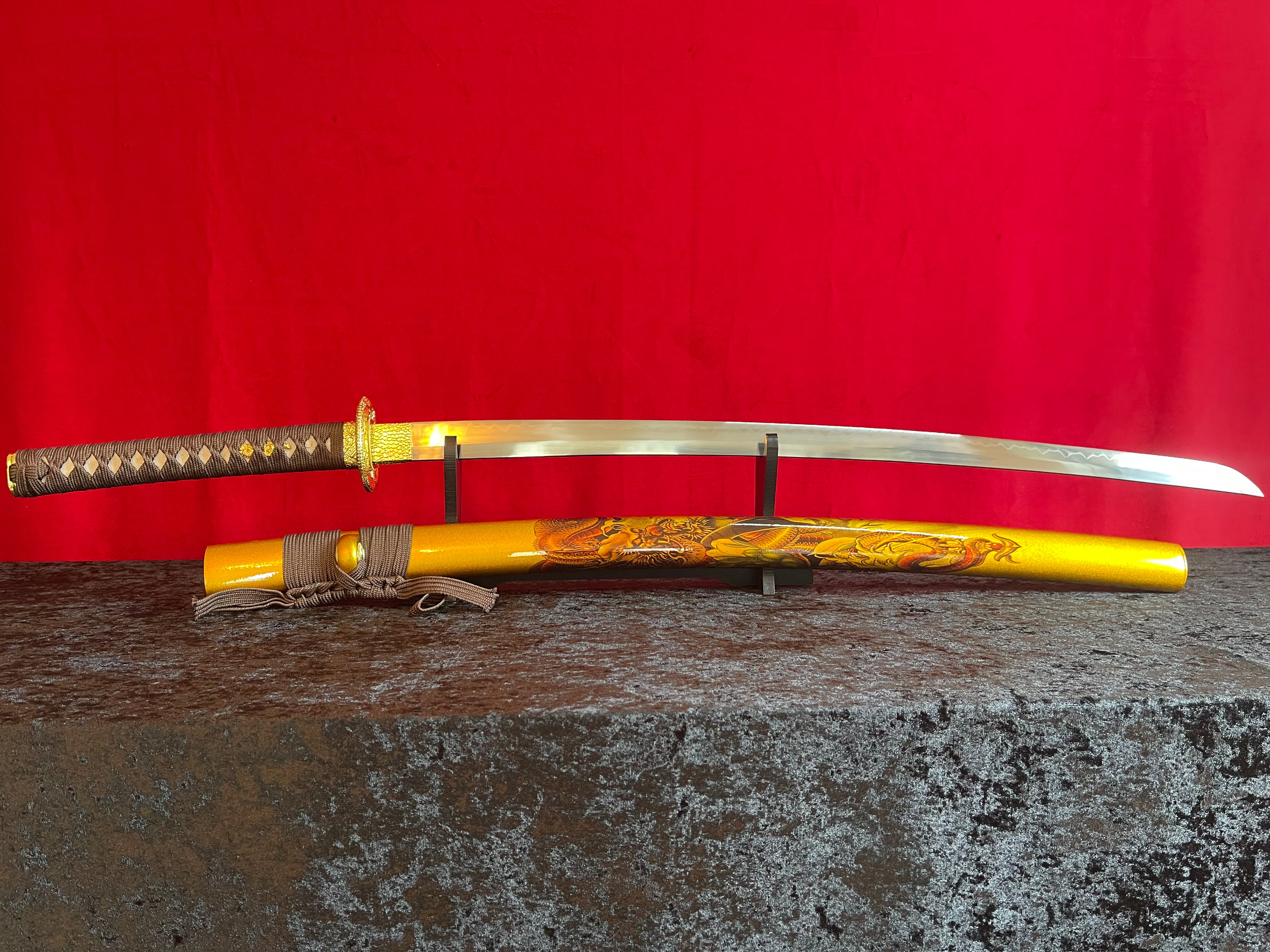 Golden Dragon Katana - Handgjort Samurajsvärd i T10-stål