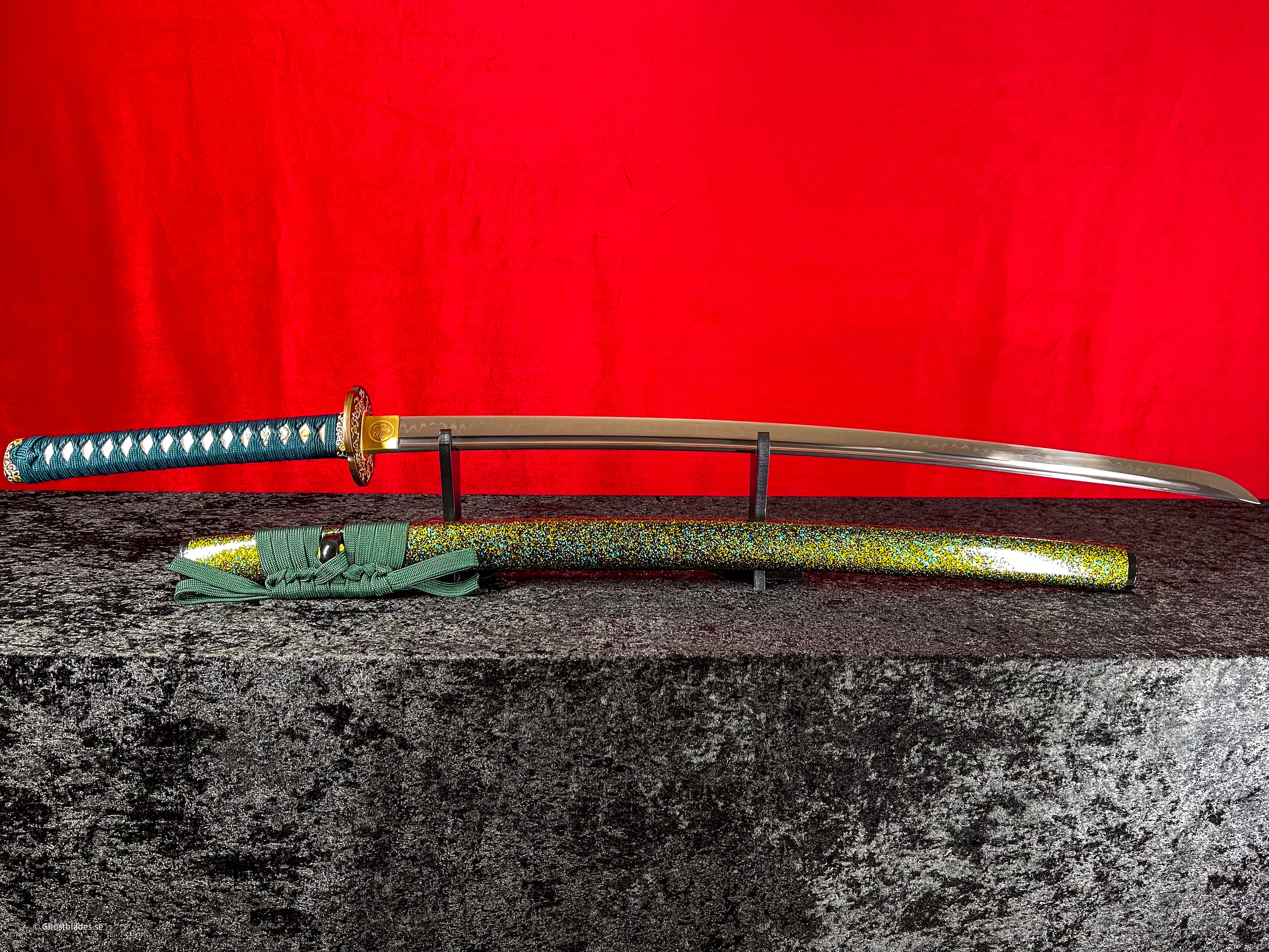 Cut the Noise Katana - Handgjort Samurajsvärd i T10-stål