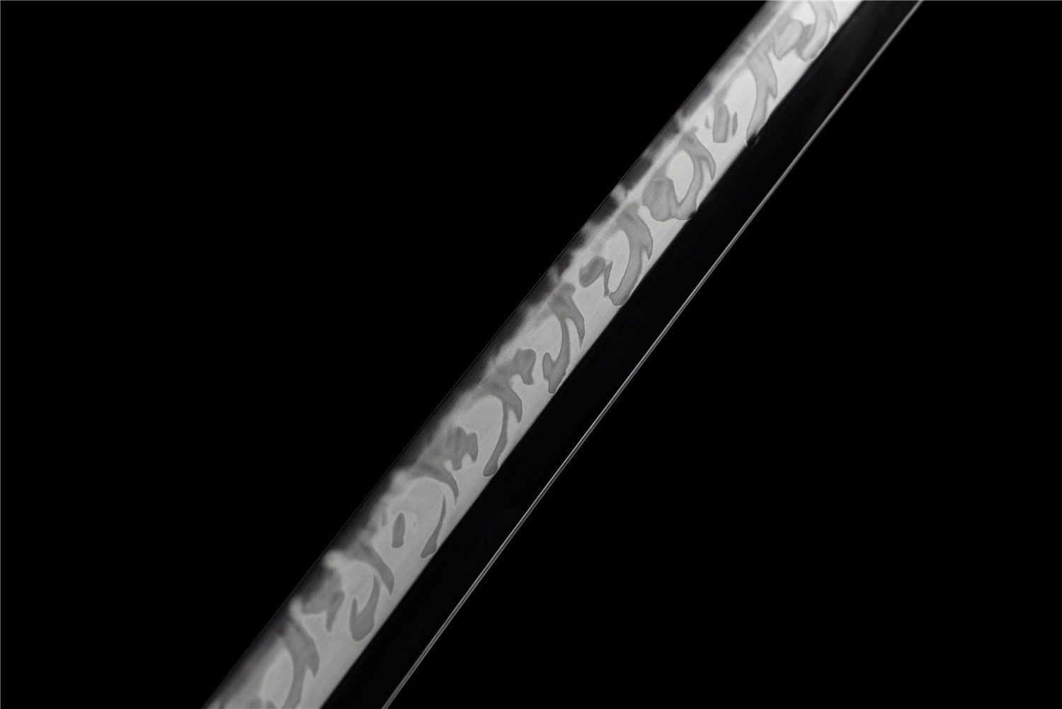 Dragon’s Blood Katana – T10 stål Lerhärdad med Hamon