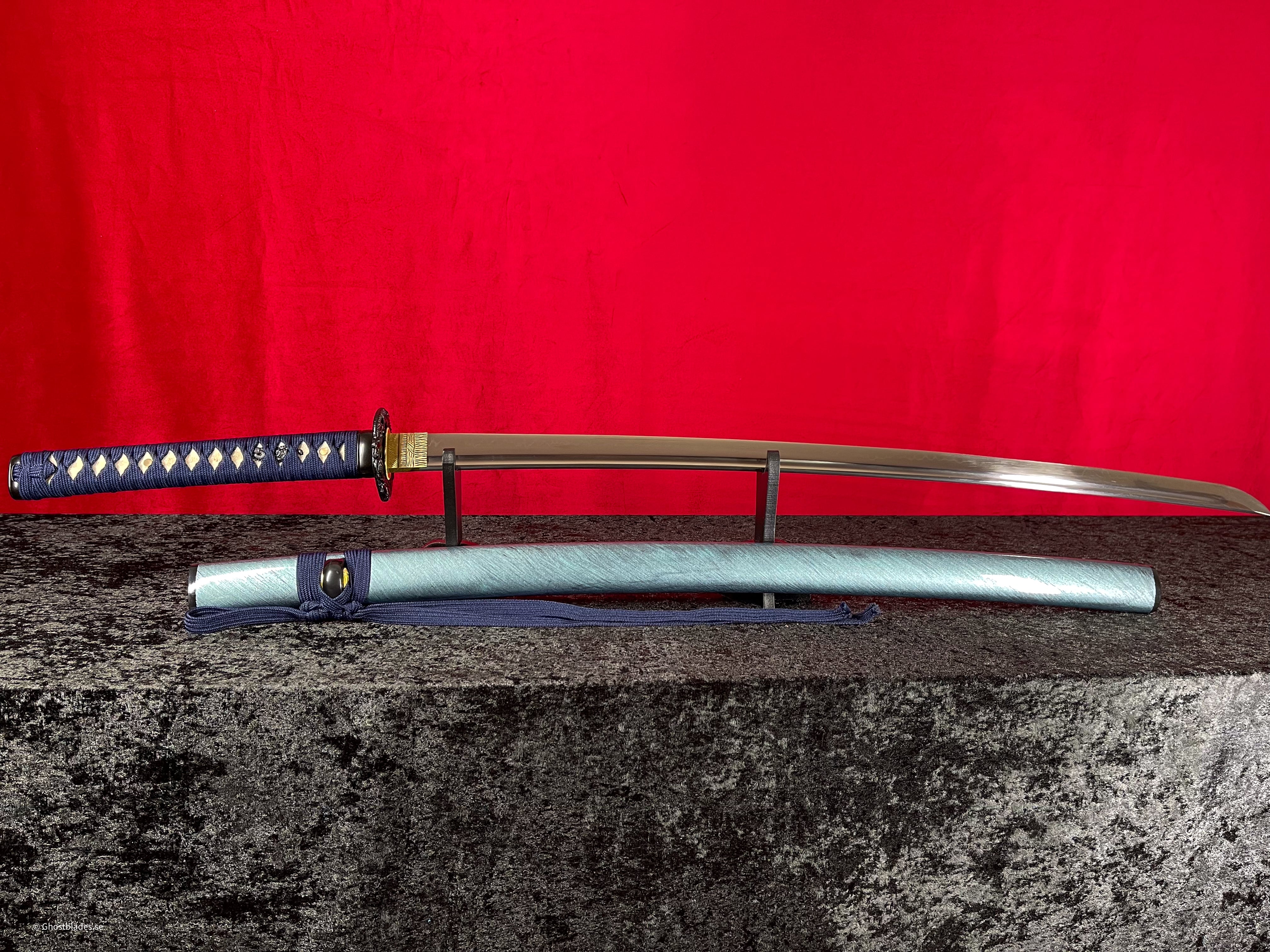 Frost Bone Katana - Handgjort Samurajsvärd i T10-stål