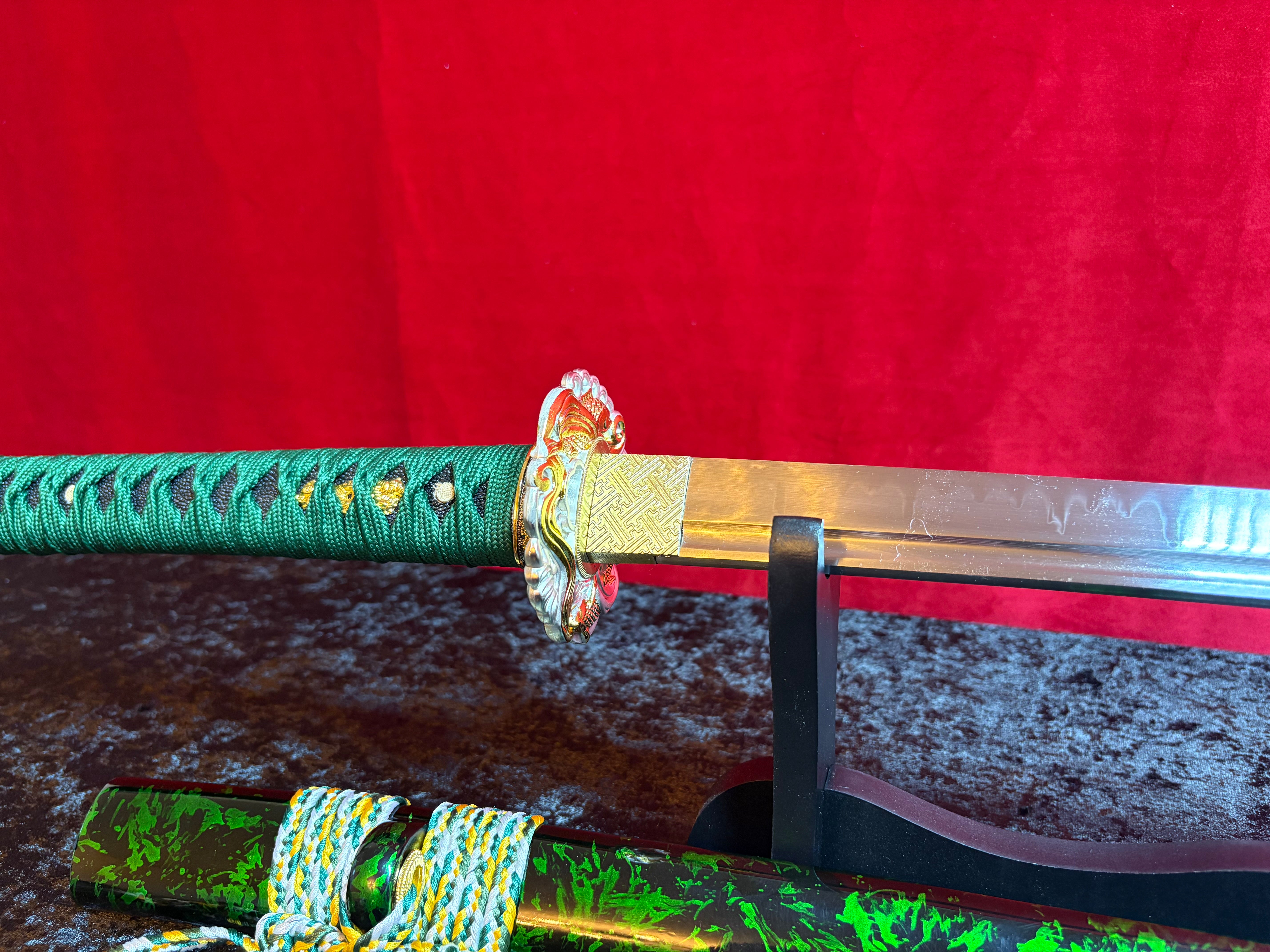 Green Vein Katana - Handmade Samurai Sword in T10 Steel with Hamon