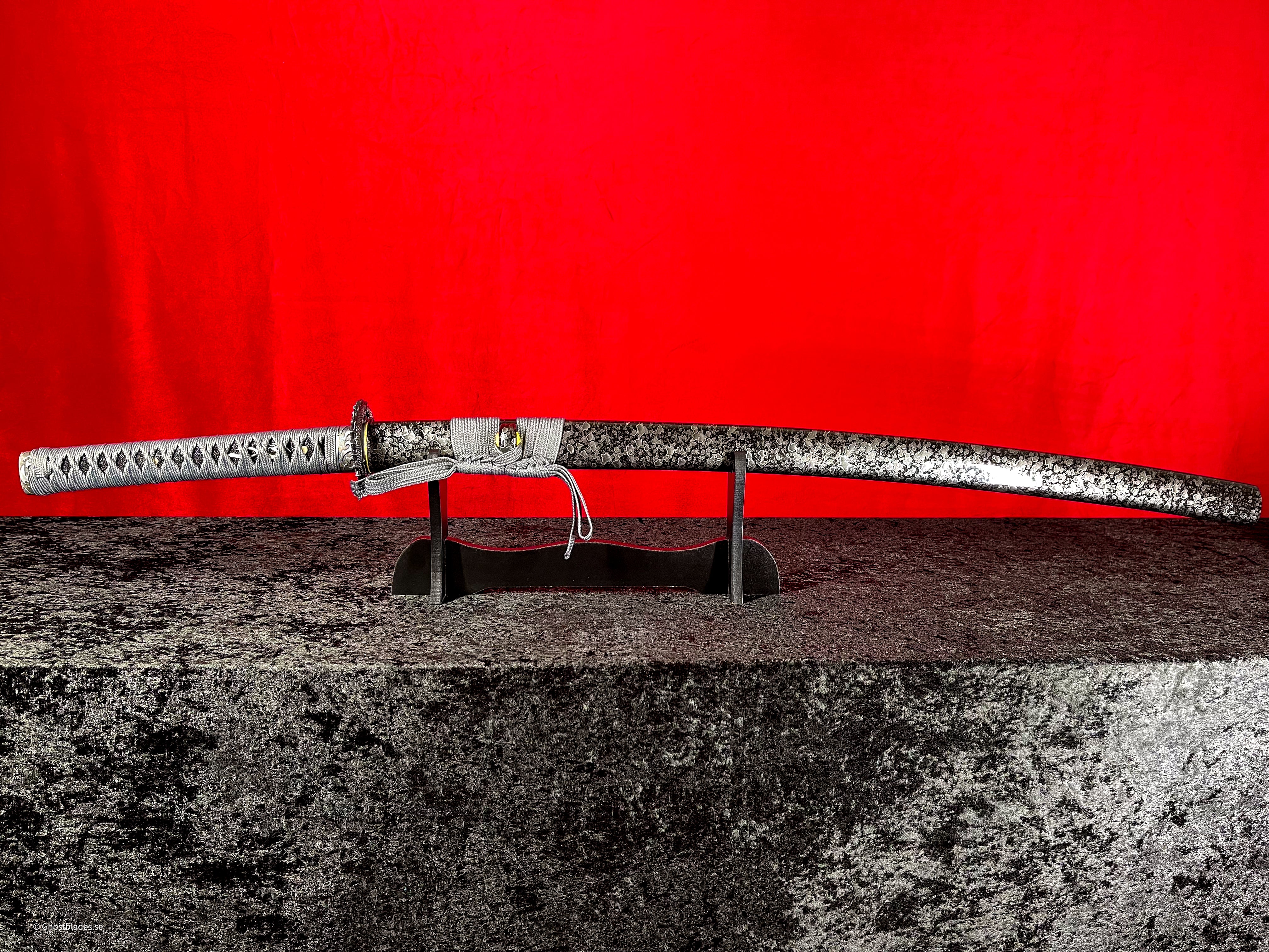 Grey Requiem Katana - Handgjort Samurajsvärd i T10-stål