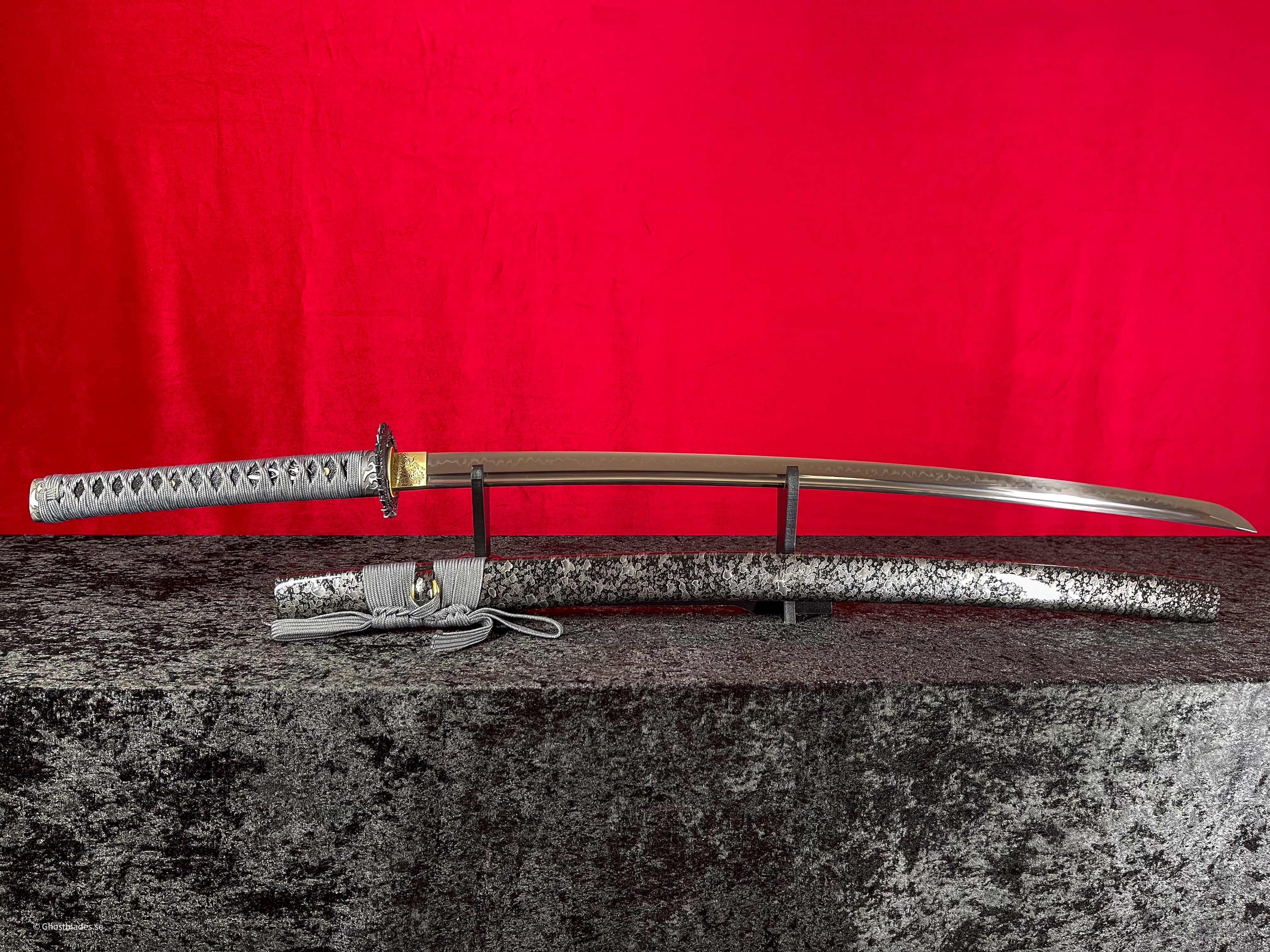 Grey Requiem Katana - Handgjort Samurajsvärd i T10-stål