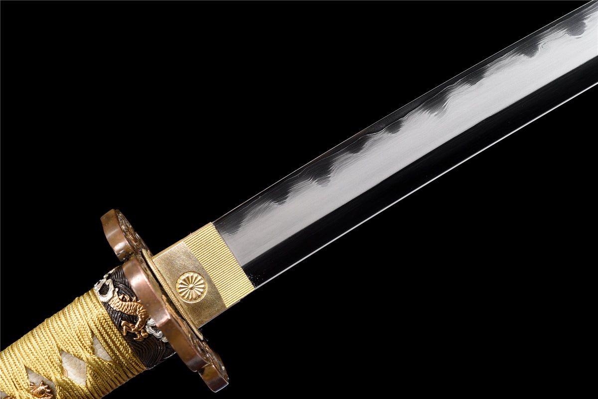 Hell Fire Katana – Sanmai Klinga - Vågig Hamon - Saya med Snäckskal