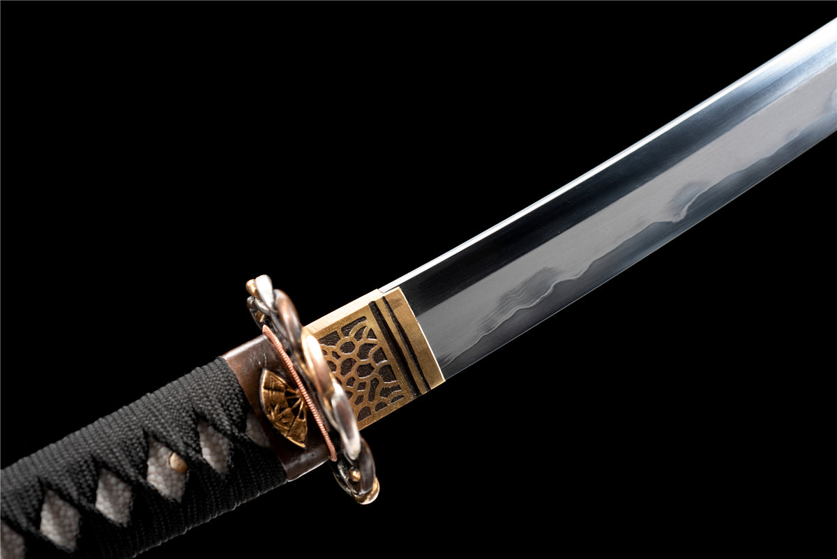 Hell Fire Wakizashi – Handgjord Sanmai med Hamon