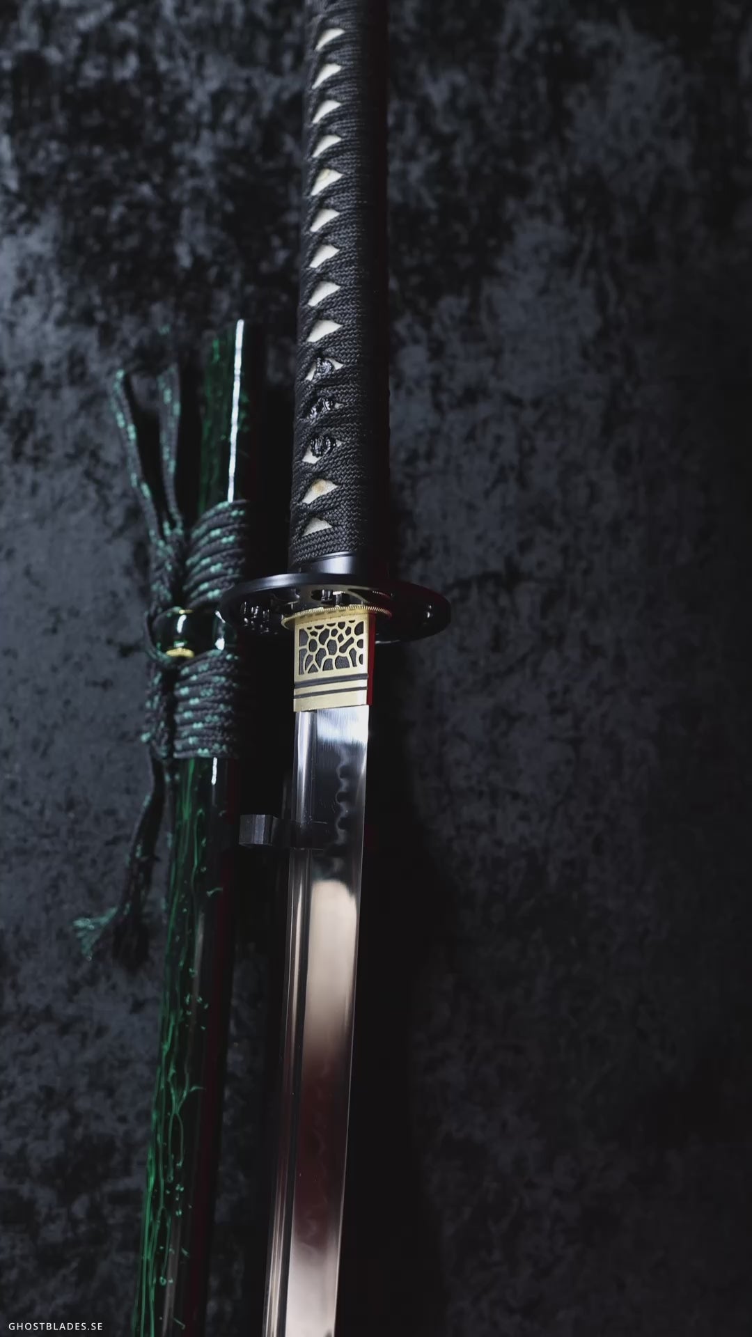 Cinematic showcase of The Virus Katana by Ghost Blades - handmade samurai sword in T10 steel with genuine hamon, green lacquered saya and black fittings symbolizing chaos, resilience and transformation.