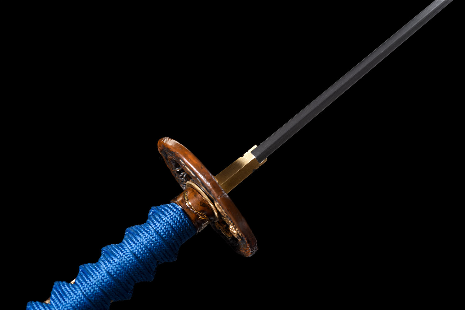Tora no Kage Katana – T10 Stål med Hamon och Horninlägg