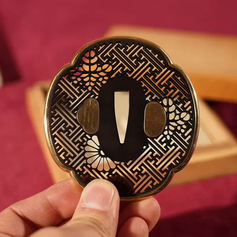 Tsuba - Handskyddet som Balanserar Katana och Estetik