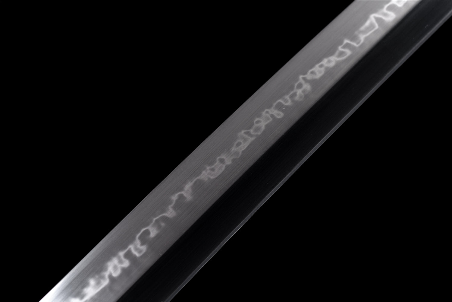 Tora no Kage Katana – T10 Steel with Hamon and Horn Inlay