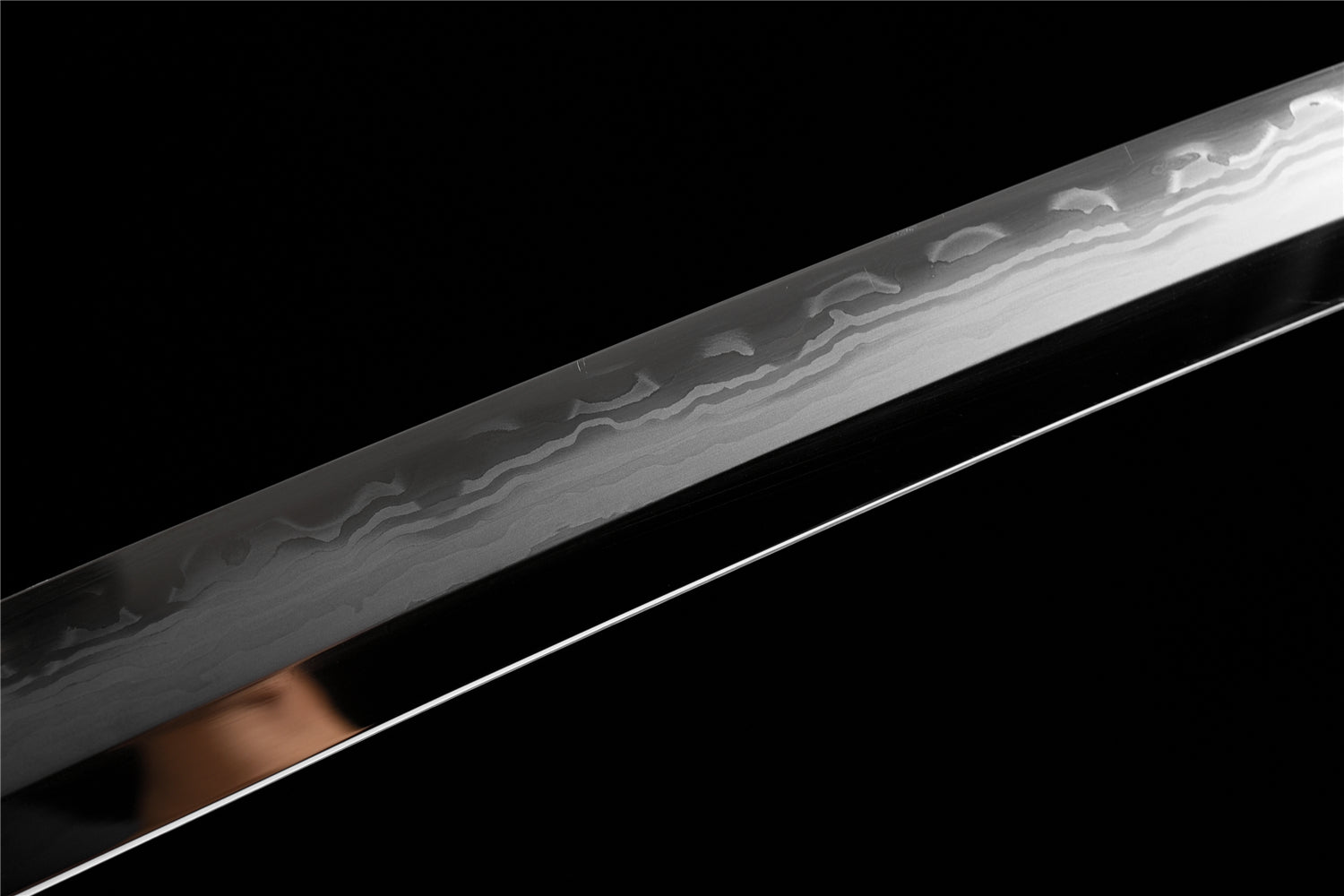 Tsuru Katana – Folded steel with wavy hamon
